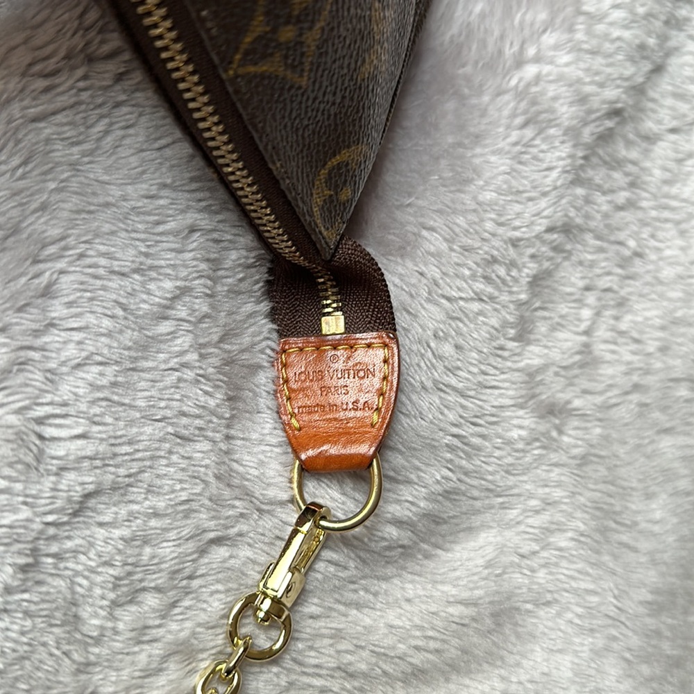 🔥🔥🔥Authentic Louis Vuitton Clutch Pouch Crossbody Bag - Picture 15 of 16